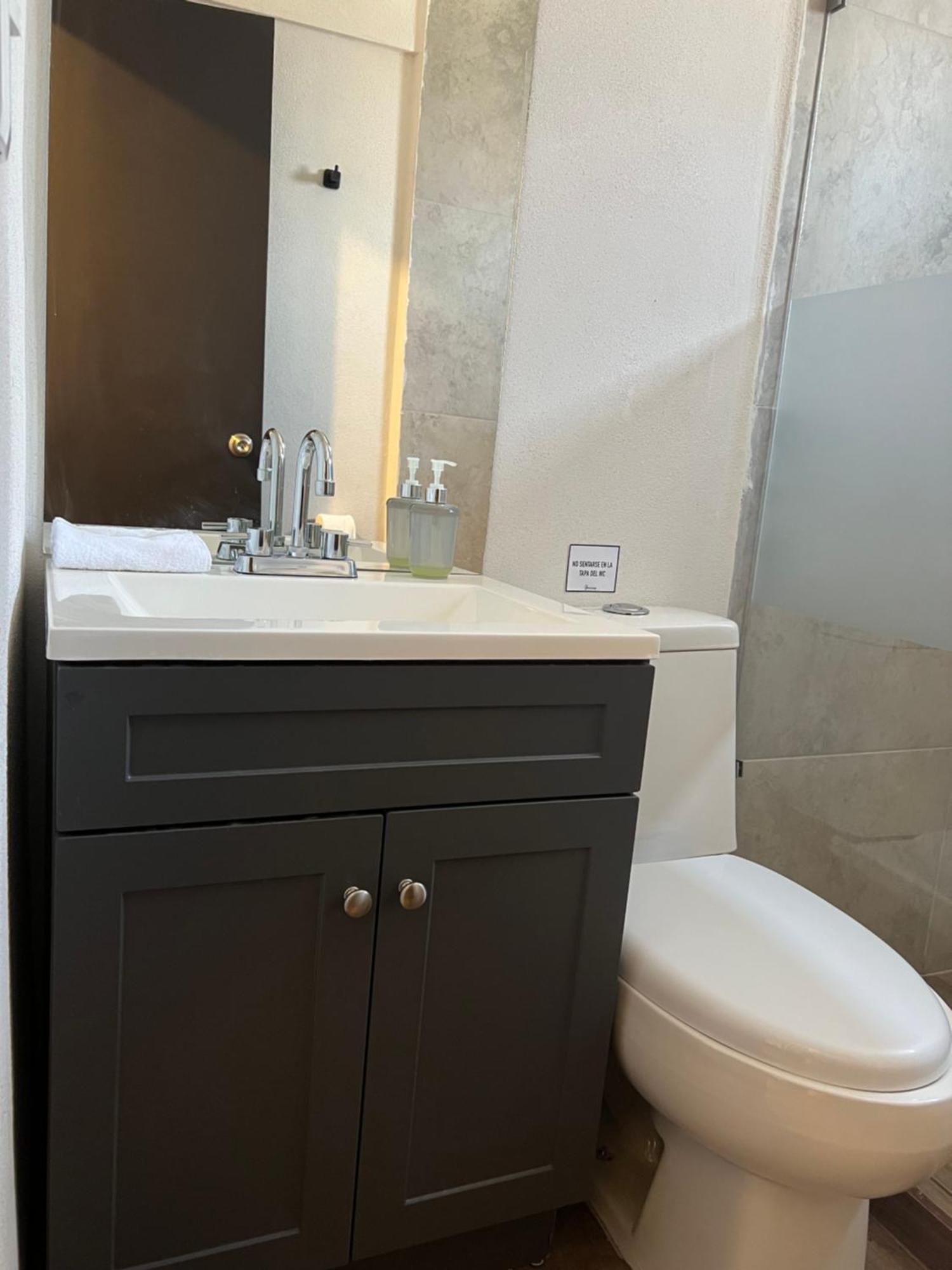 Hotel Tia Flora León Zewnętrze zdjęcie